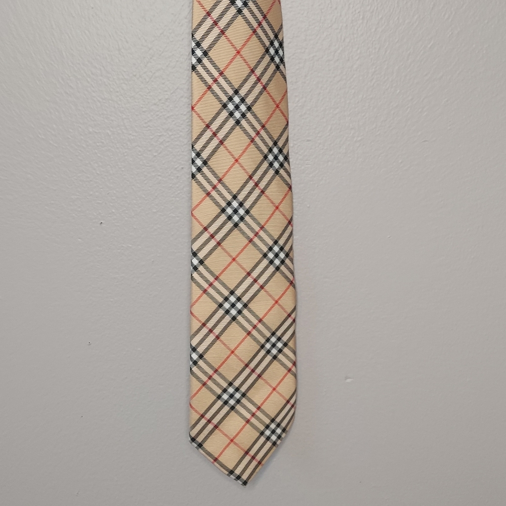 Burberry Classic Nova Check Pattern Mens Silk Tie 57"